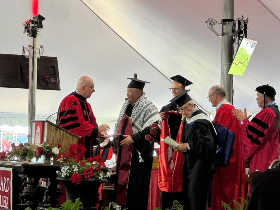 كلية بارد في نيويورك تمنح رئيس جامعة القدس البروفيسور عماد أبو كشك الدكتوراه الفخرية في الآداب الإنسانية